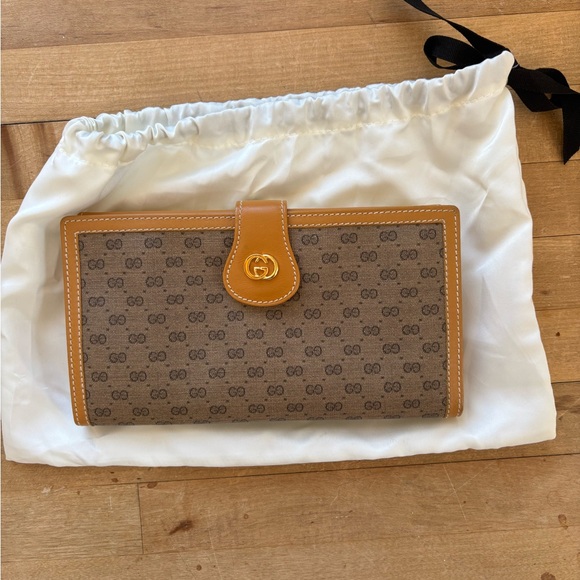 Gucci Tan and Brown Monogram Wallet - Picture 6 of 13